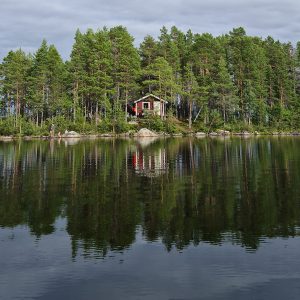 Go Dream OPHOLD PÅ EGEN Ø- Oplevelsesgaver STAY - Oplev total ro og privatliv med dette unikke ophold på en lille ø i søen Ruskträsket ved Lapland,